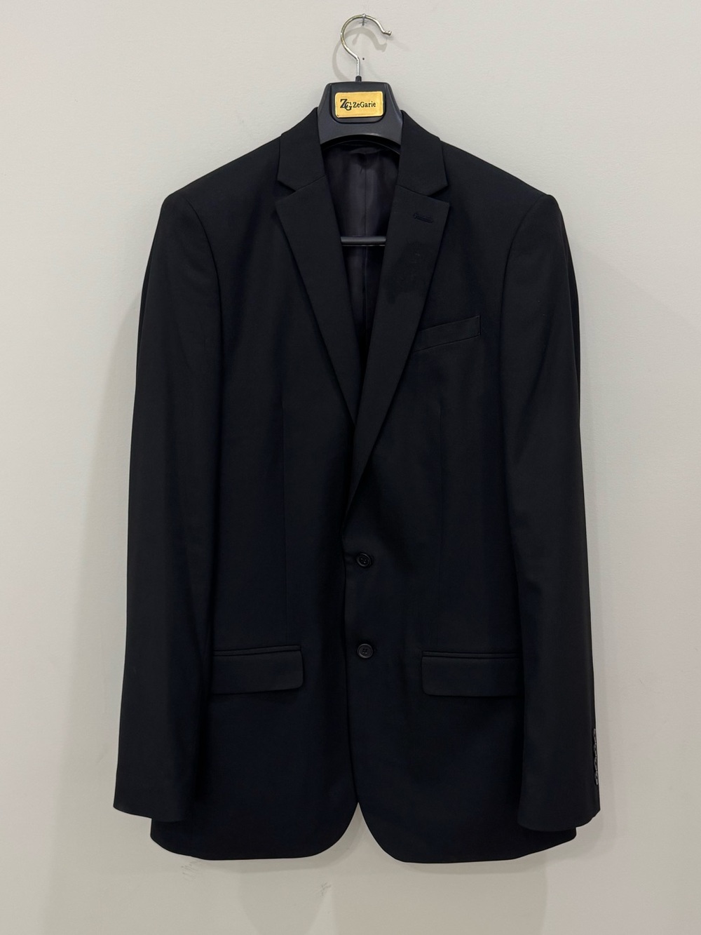 Zegarie Slim Fit Black Suit – 40XL Jacket / 34x34 Pants – Like New
